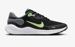 Nike Revolution 7 Kinderschuh schwarz