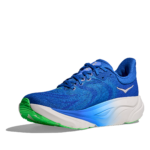HOKA Arahi 8 Herren Laufschuh in Blau mit weißer Sohle und grünen Akzenten, Innenseite