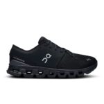 On Cloud X 4 Damen-Trainingsschuh in Schwarz – Seitenansicht