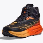 Hoka Speedgoat 5 Mid GTX Herren-Trailrunningschuh in Schwarz/Orange – Vorderseite