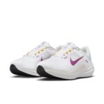 Nike Air Winflo 10 Damen-Laufschuh in Weiß/Lila – Vorderseite