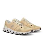 ON Cloud X 3 Damen-Trainingsschuh in Gelb/Beige – Vorderseite