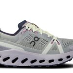 ON Cloudsurfer Trail Damen-Trailrunningschuh in Silber/Grau – Seitenansicht