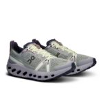 ON Cloudsurfer Trail Damen-Trailrunningschuh in Silber/Grau – Vorderseite