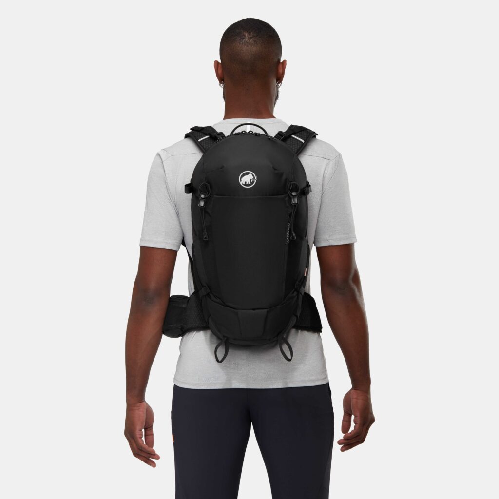 Mammut Lithium 25 Wanderrucksack schwarz Rückenansicht am Modell