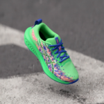 ASICS Gel-Noosa Tri 16 Kinder-Laufschuh in Neongrün/Blau – schwebende Aufnahme