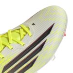 Adidas F50 League FG/MG Fußballschuh gelb Detailansicht Schnuerung