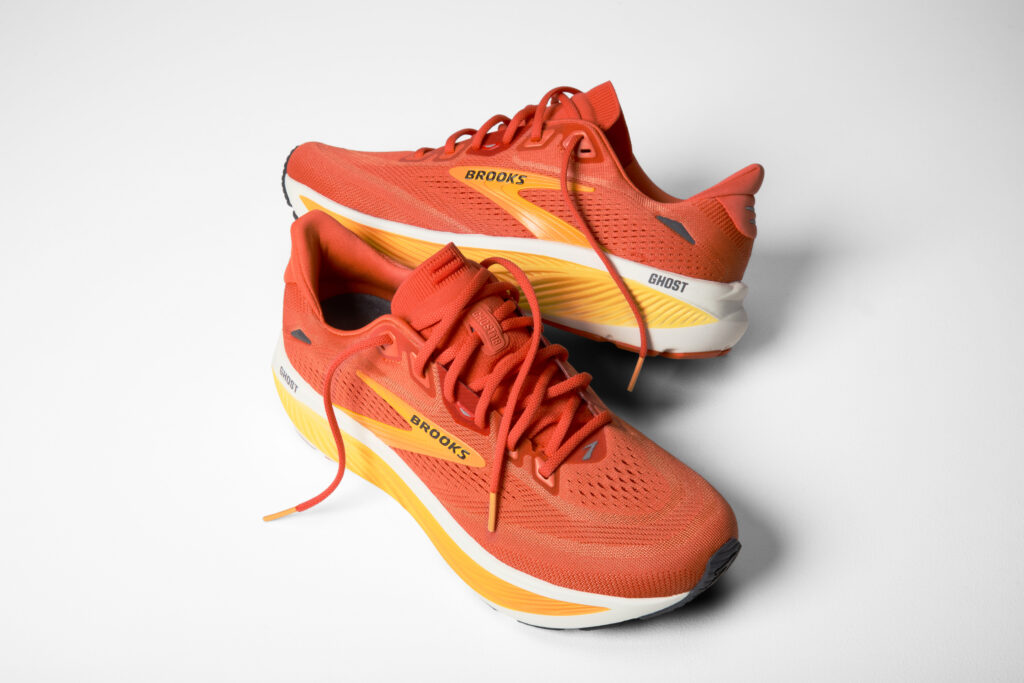 Brooks Ghost 18 Herren Laufschuh orange Actionansicht