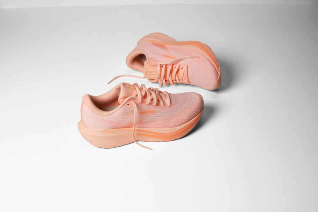 Brooks Ghost Amp Damen Laufschuh orange Actionansicht