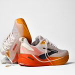 Brooks Ghost Max 4 Herren Laufschuh weiß-orange Actionansicht