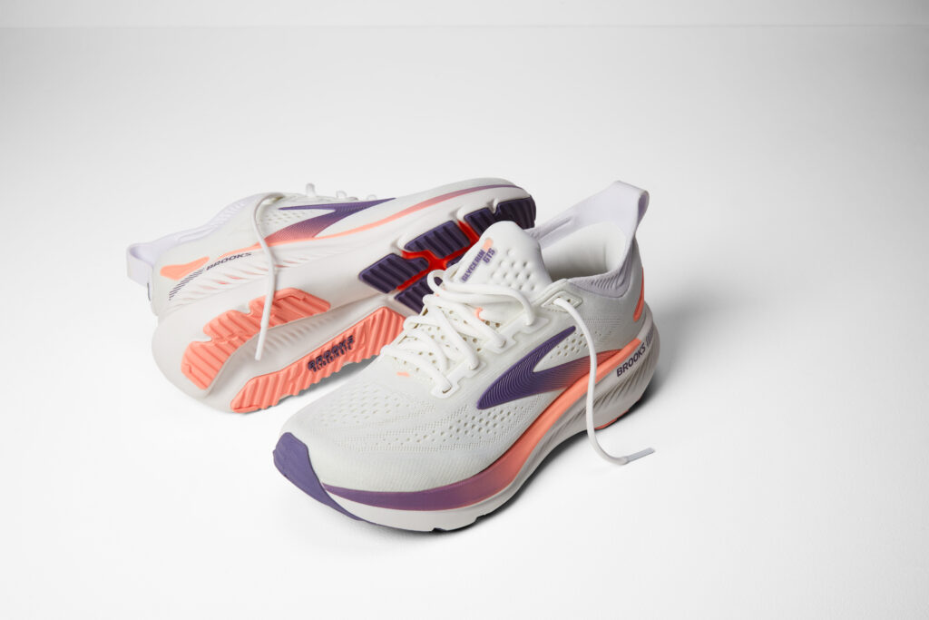 Brooks Glycerin GTS 23 Damen Laufschuh weiß/violett Actionansicht