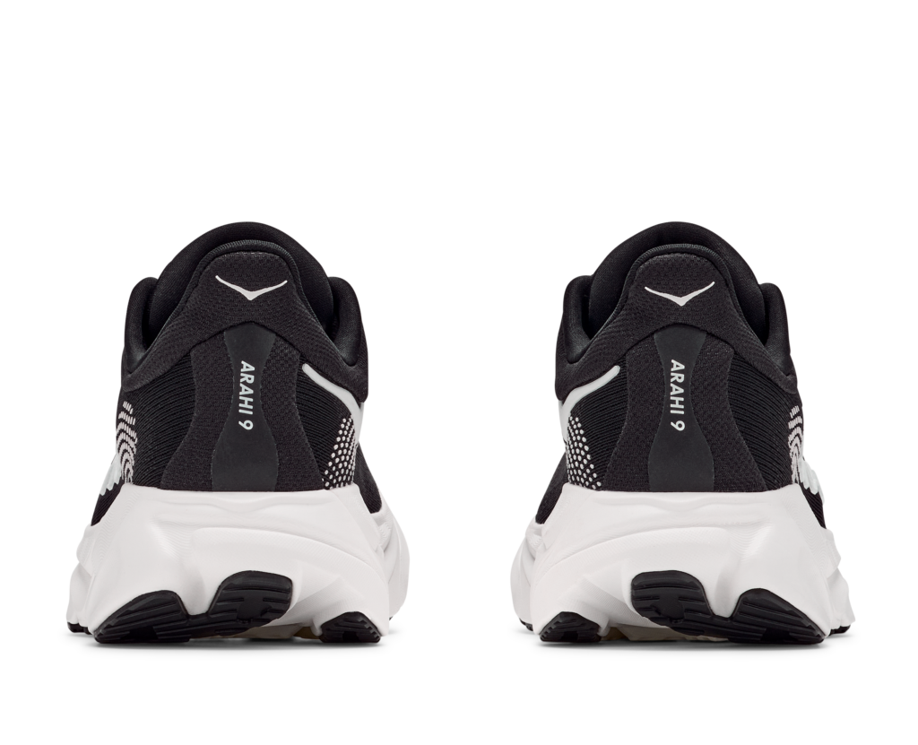 Hoka Arahi 9 Herren Laufschuh schwarz/weiß Hinteransicht