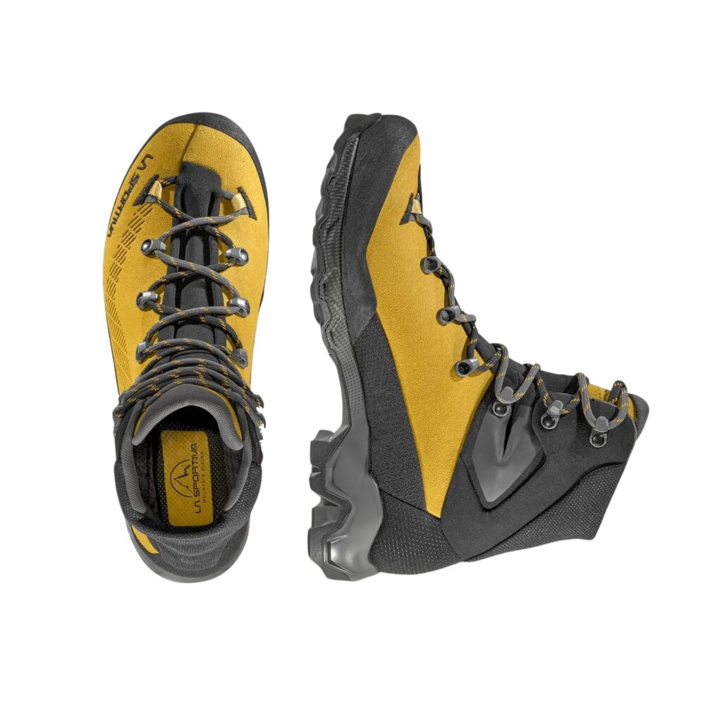 La Sportiva Aequilibrium Trek GTX Herren schwarz-savanna Oberseite und Seitenansicht