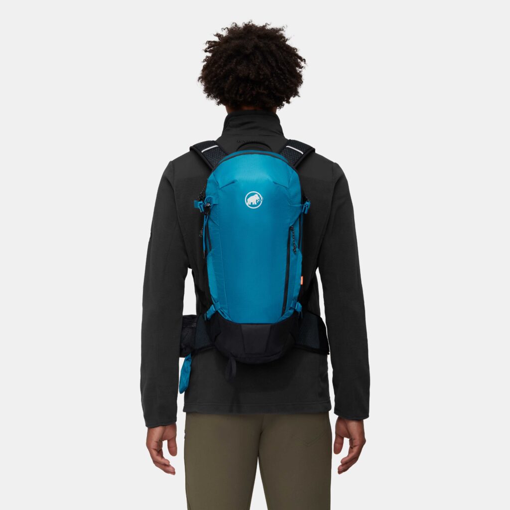 Mammut Rucksack Lithium 15 blau am Rücken getragen
