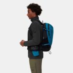 Mammut Rucksack Lithium 15 blau am Rücken getragen Seitenansicht