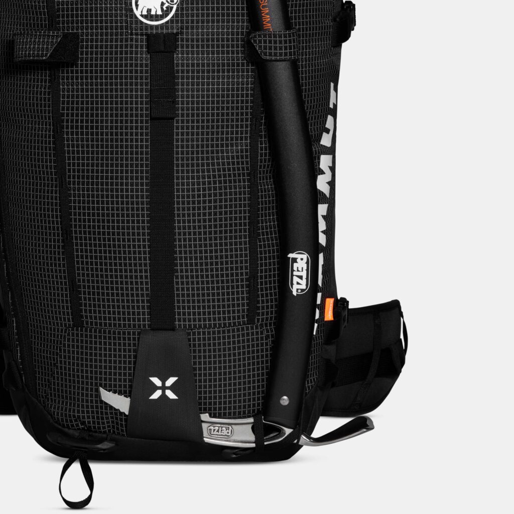 Mammut Rucksack Trion 28 schwarz Detailansicht Pickelhalterung