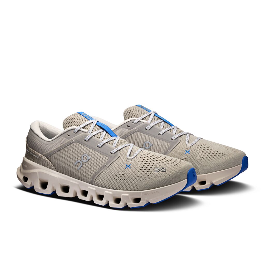 ON Cloud X 5 Herren beige/blau Trainingsschuh Vorderseite