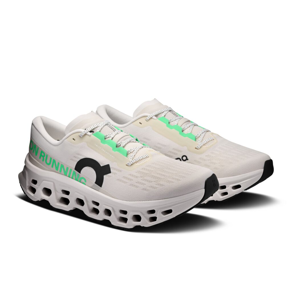 ON Cloudmonster 3 Herren creme Laufschuh Vorderseite