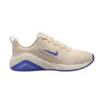 Nike Air Zoom Bella 7 Damen beige Fitnessschuh seitliche Ansicht