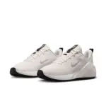 Nike Air Zoom Bella 7 Damen weiß Fitnessschuh Vorderseite