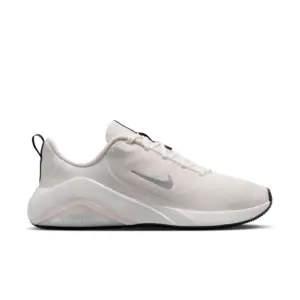 Nike Air Zoom Bella 7 Damen weiß Fitnessschuh seitliche Ansicht