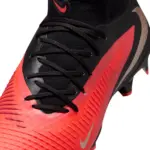 Nike Phantom 6 High Academy FG/MG rot-schwarz – Detailansicht Schnürung und Obermaterial