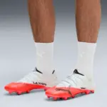 Puma Ultra Nitro 7 FG weiß-rot Fußballschuh, Ansicht am Fuss