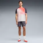 Puma Ultra Nitro 7 FG weiß-rot Fußballschuh, Ansicht am Model